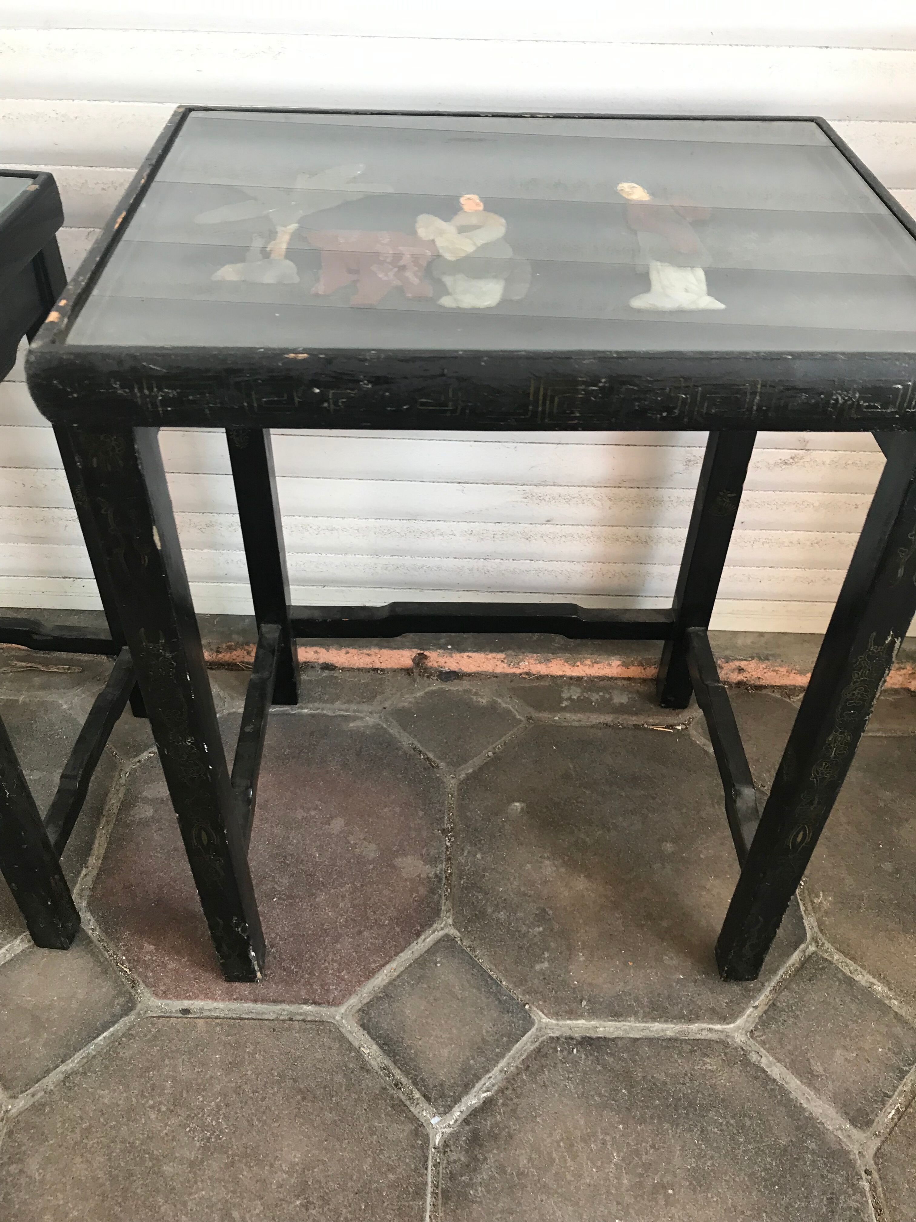 Tables gigognes chinoises en bois laqué incrustations de pierres dures années 60