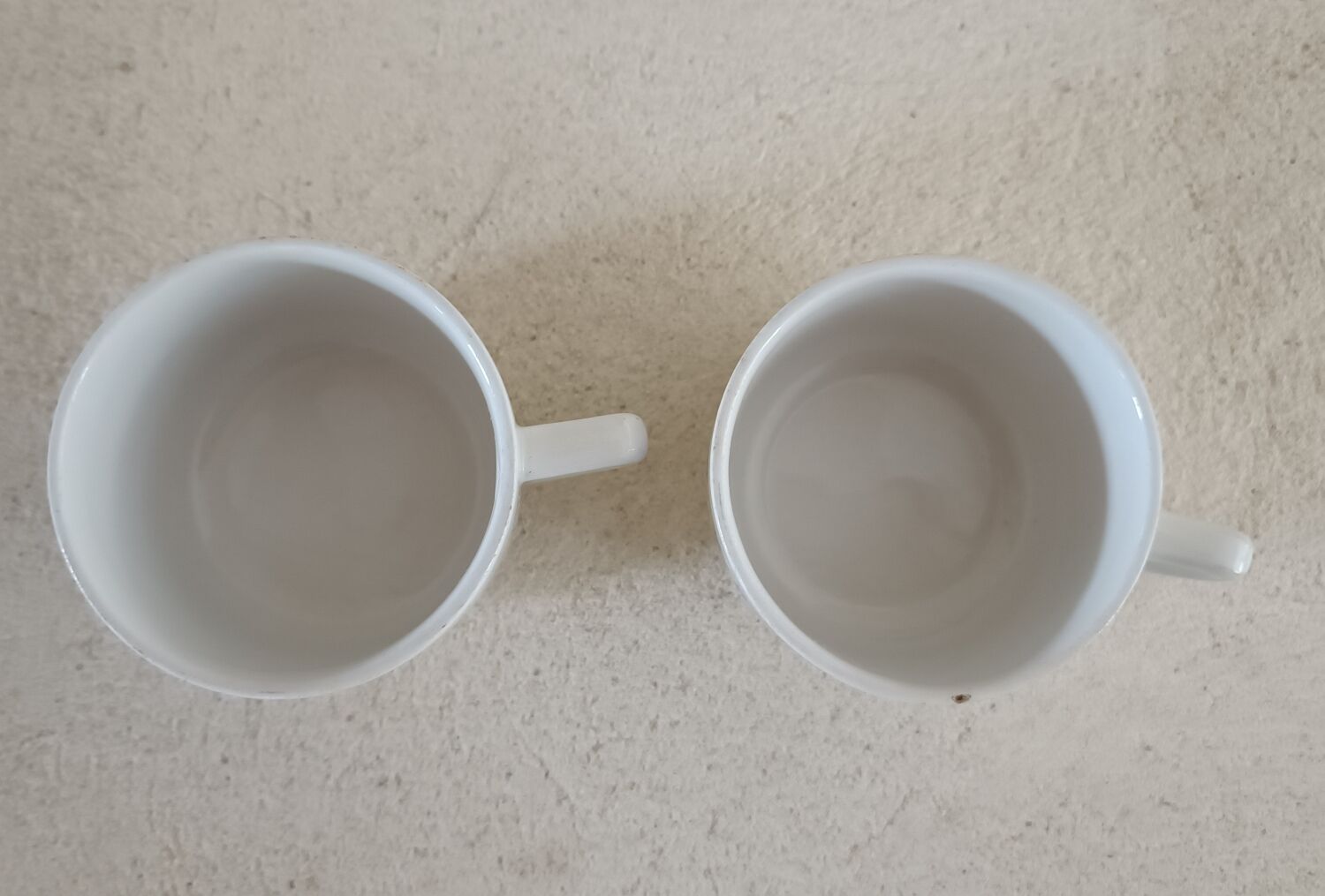 Set of 2 cups and an sugar bowl in iron earth