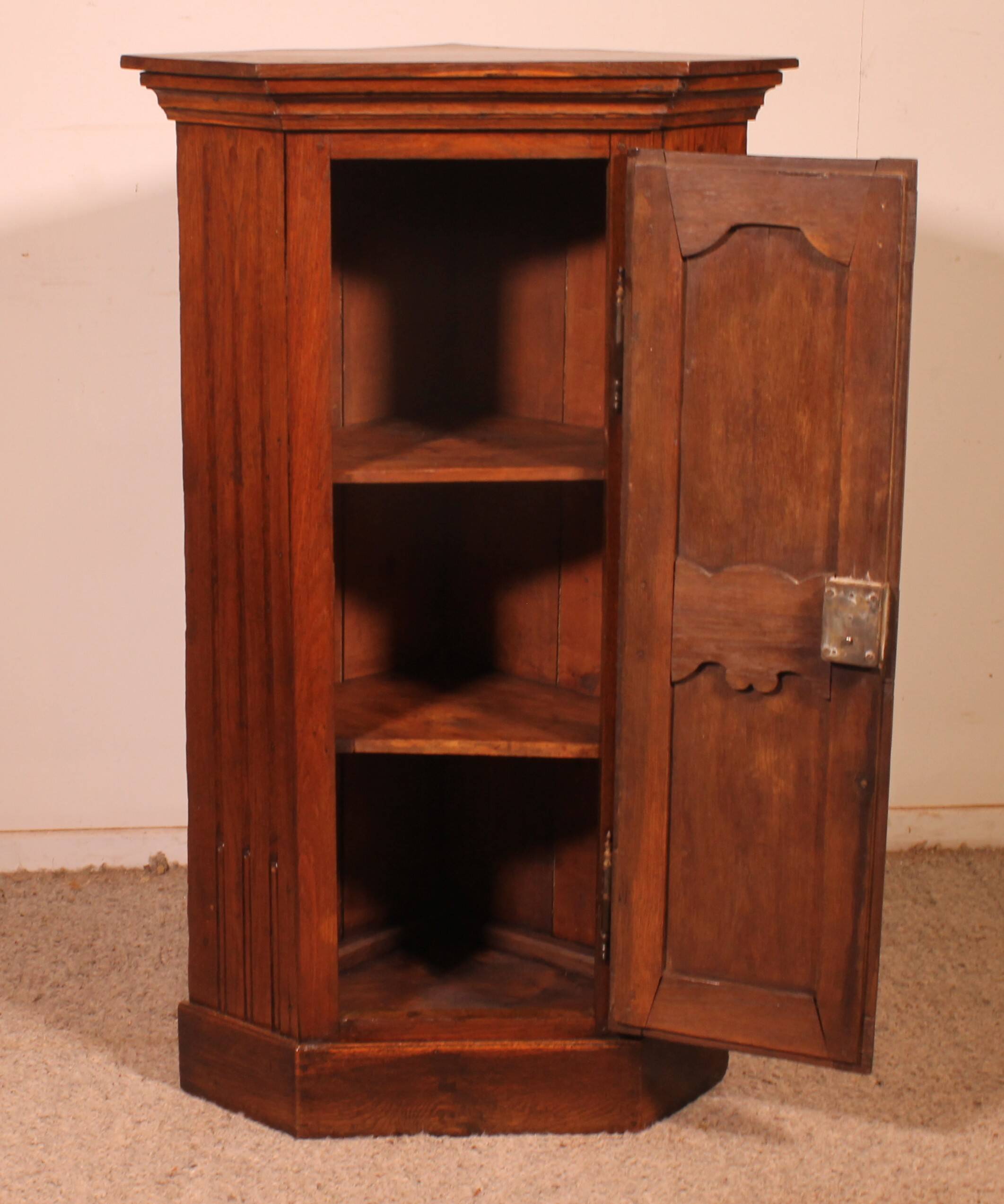Corner Cabinet in Oak Louis XV - 18th Century