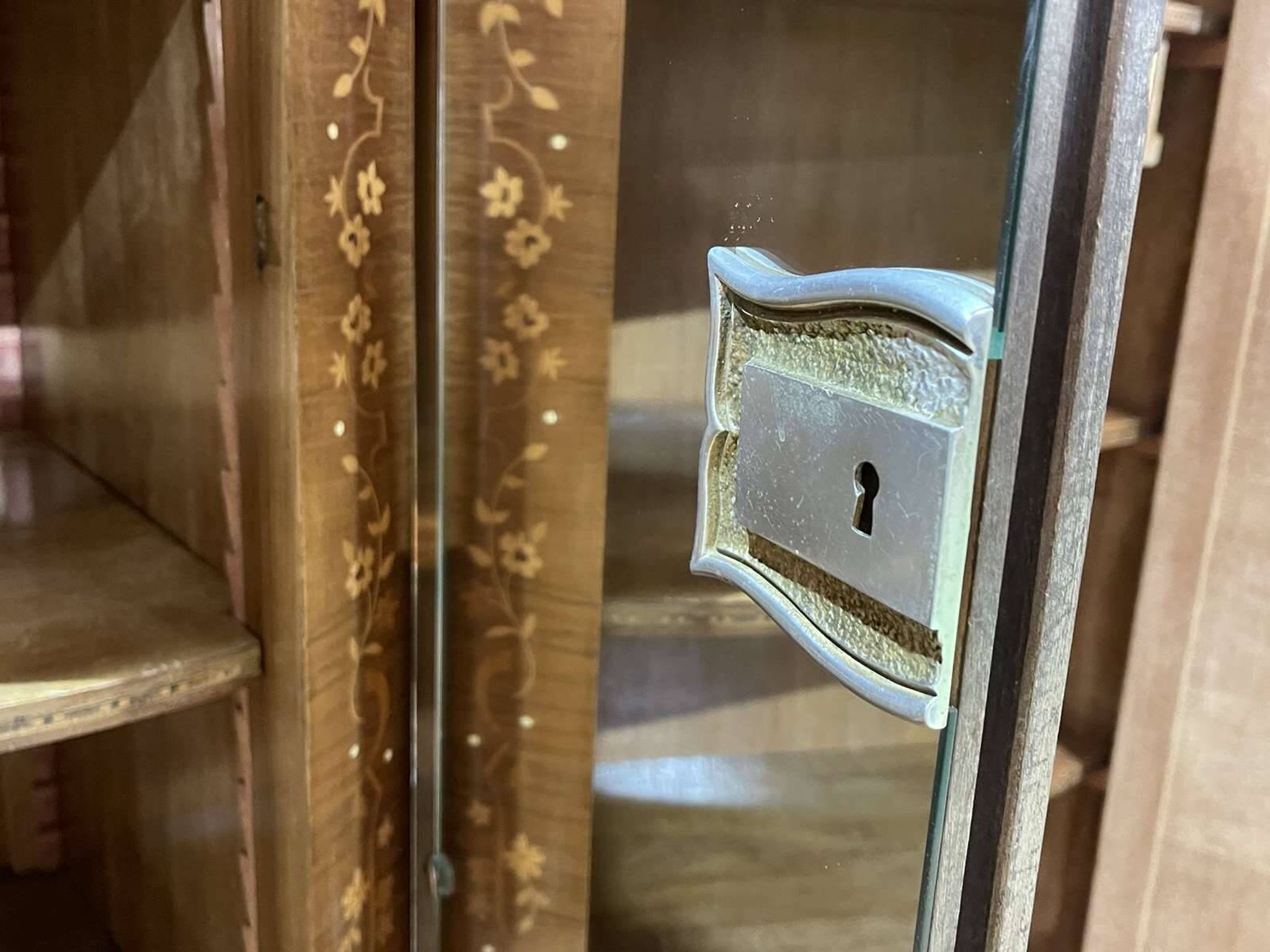 Art Deco bedroom wardrobe in walnut burl, made in the 1940s
