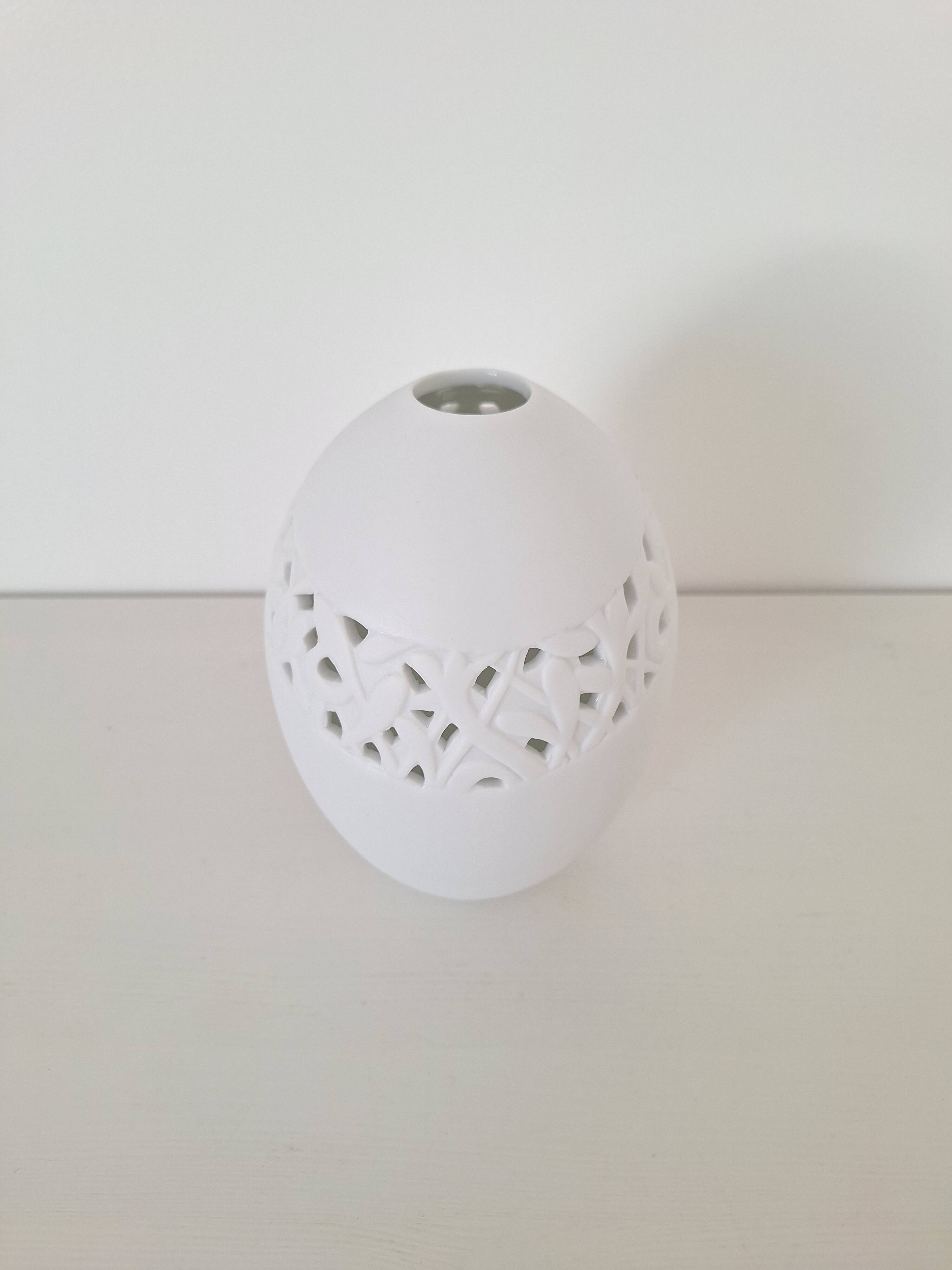 Vase œuf blanc en porcelaine