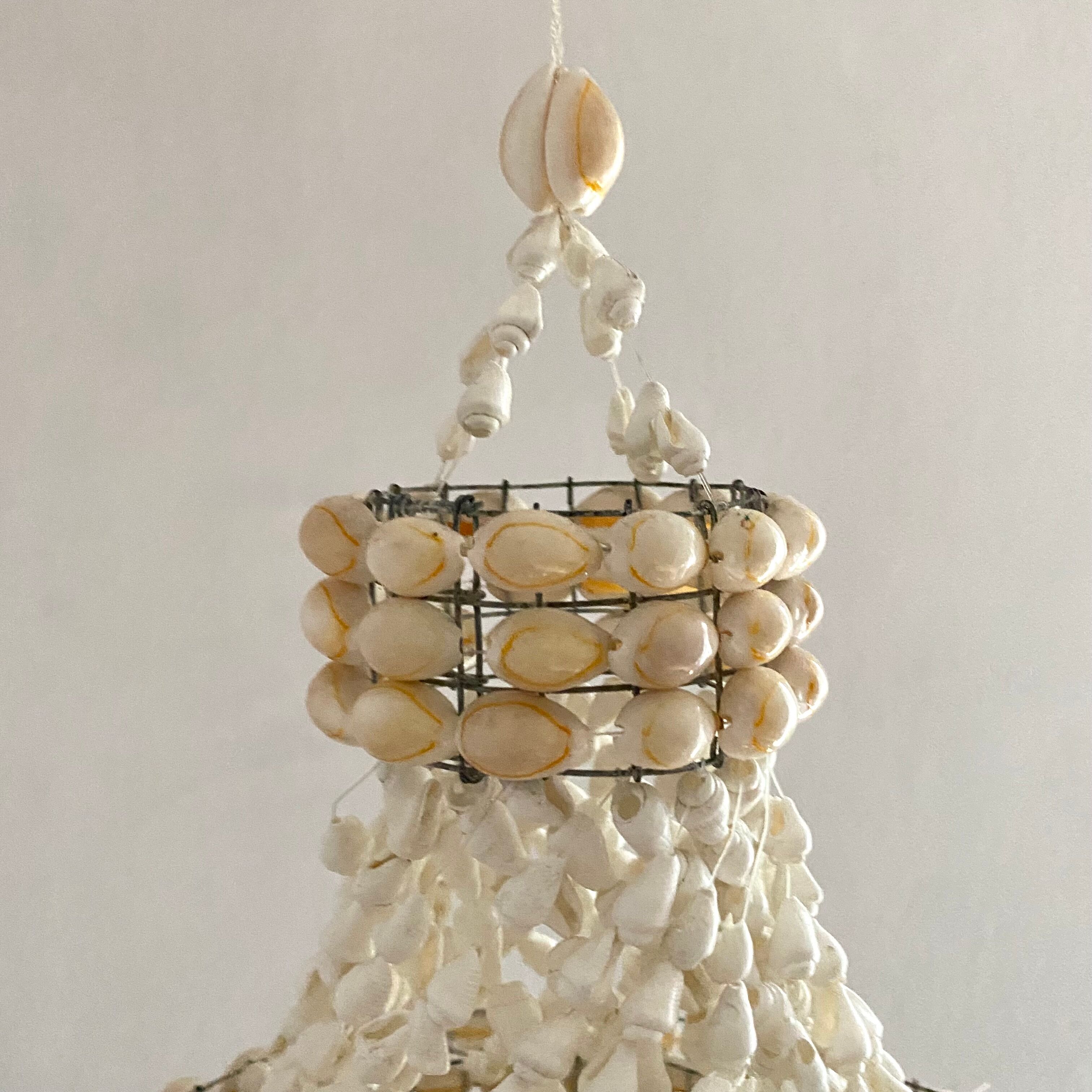 Suspension en coquillages vintage