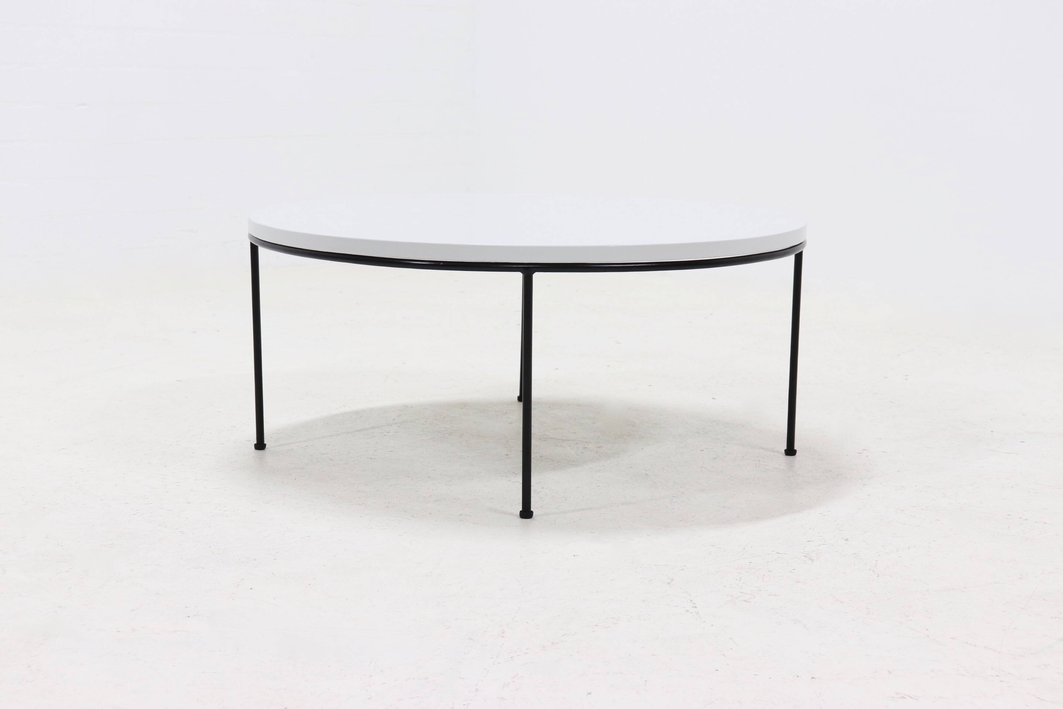 Round Coffee Table by Paul McCobb for Metz & Co 1950s