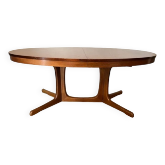 Baumann oval table