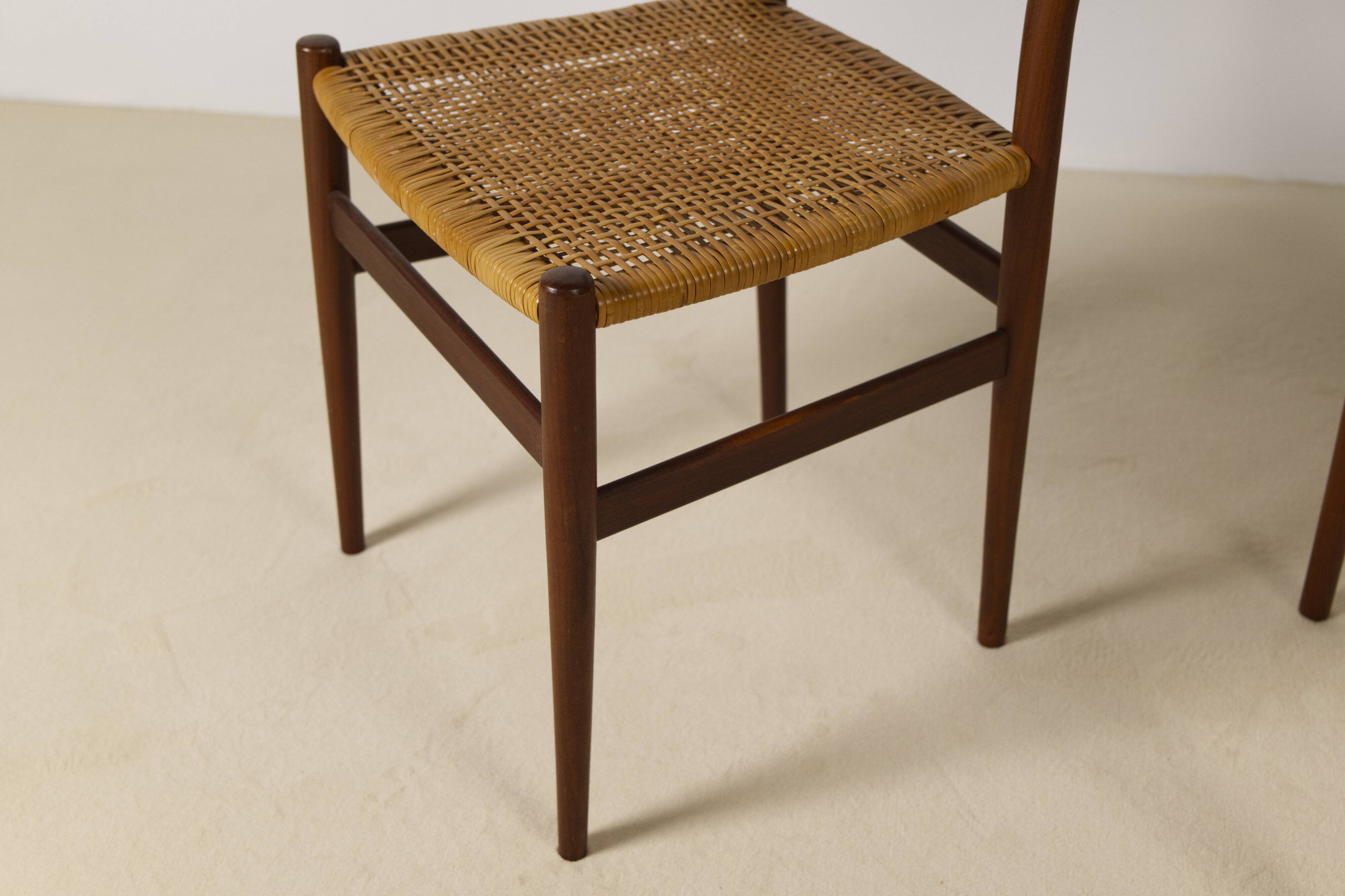 Ensemble de 4 chaises de salle à manger italiennes en teck et rotin