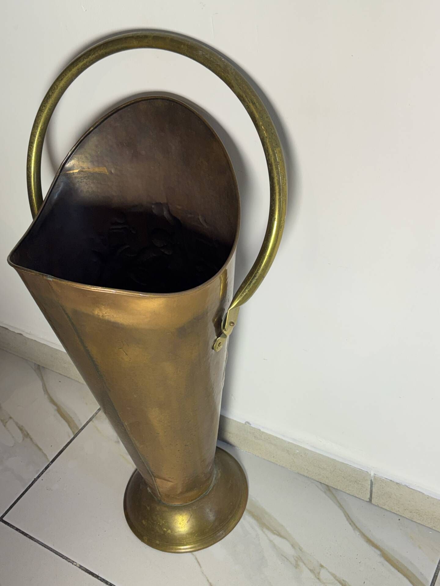 Vintage umbrella stands in solid brass and copper – Relief decoration