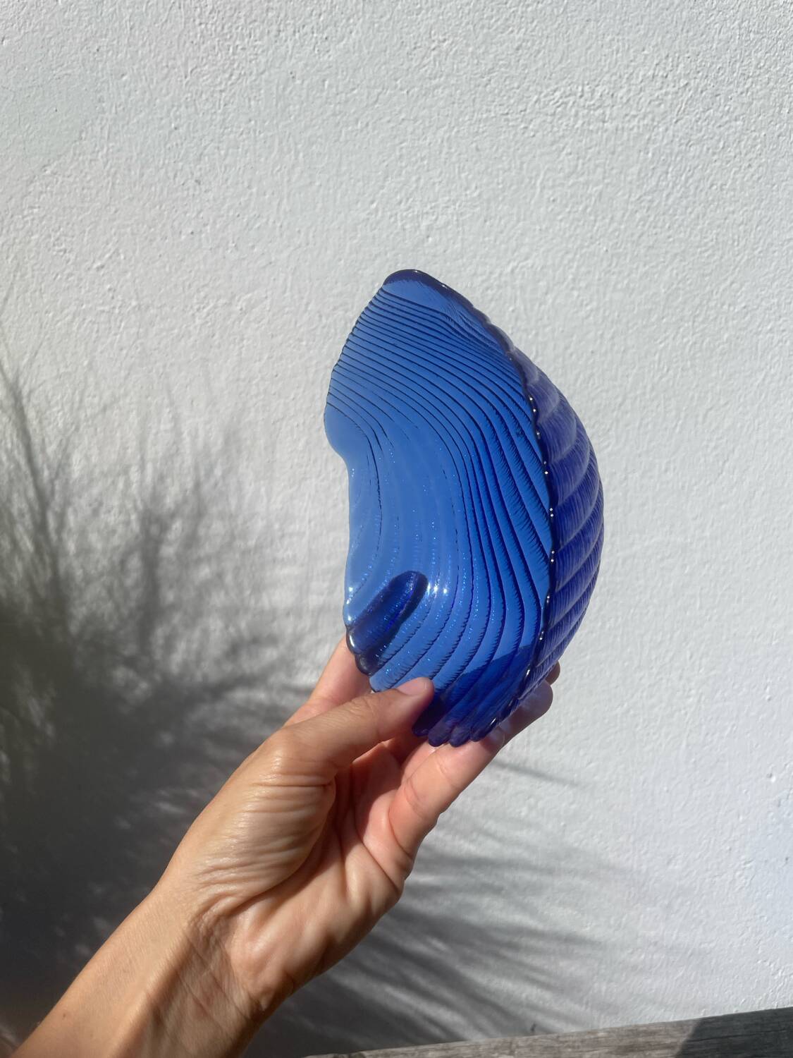 Blue glass shell emptier