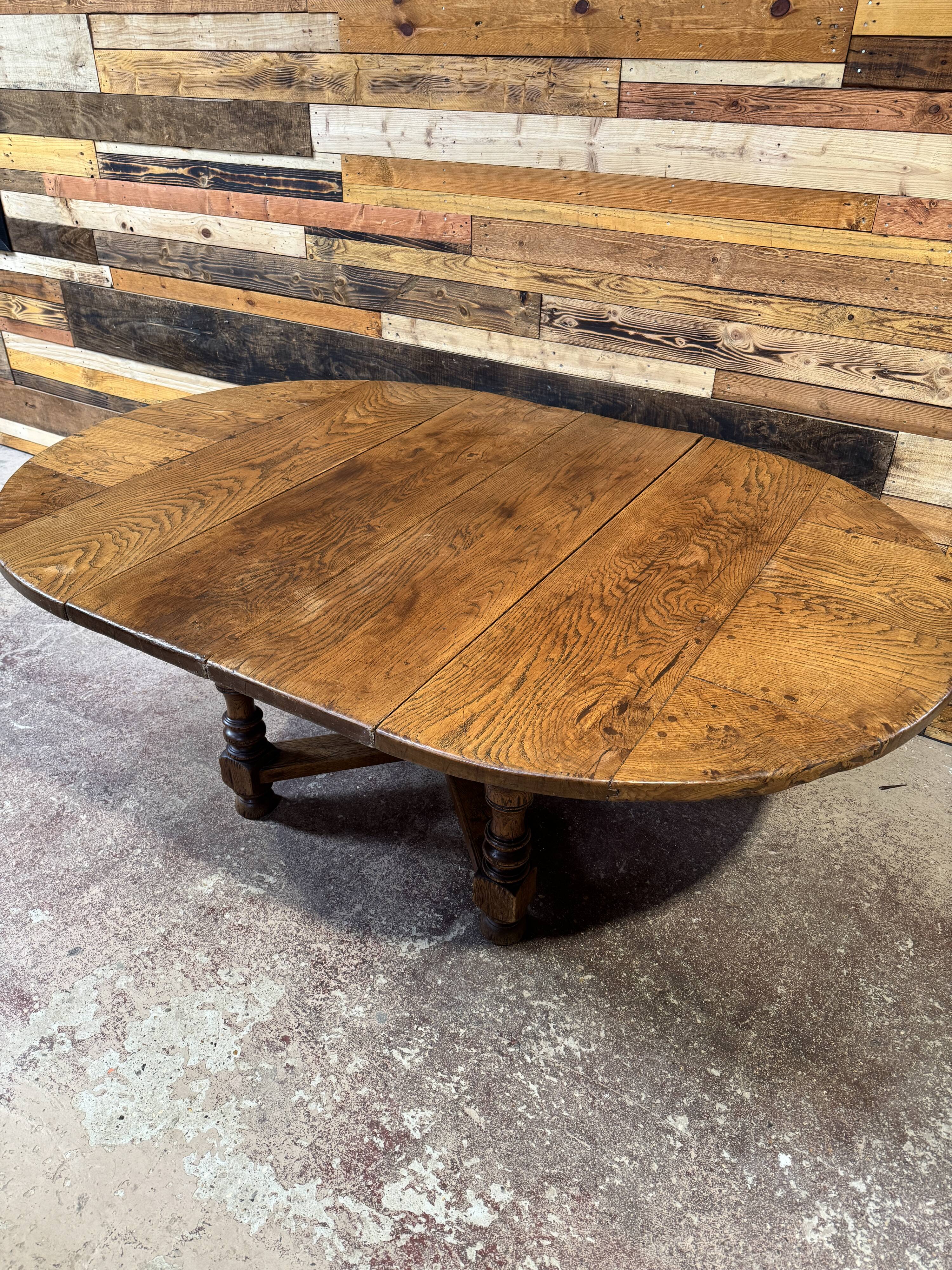 Antique oak round table with extensions, beautifully made from the years.