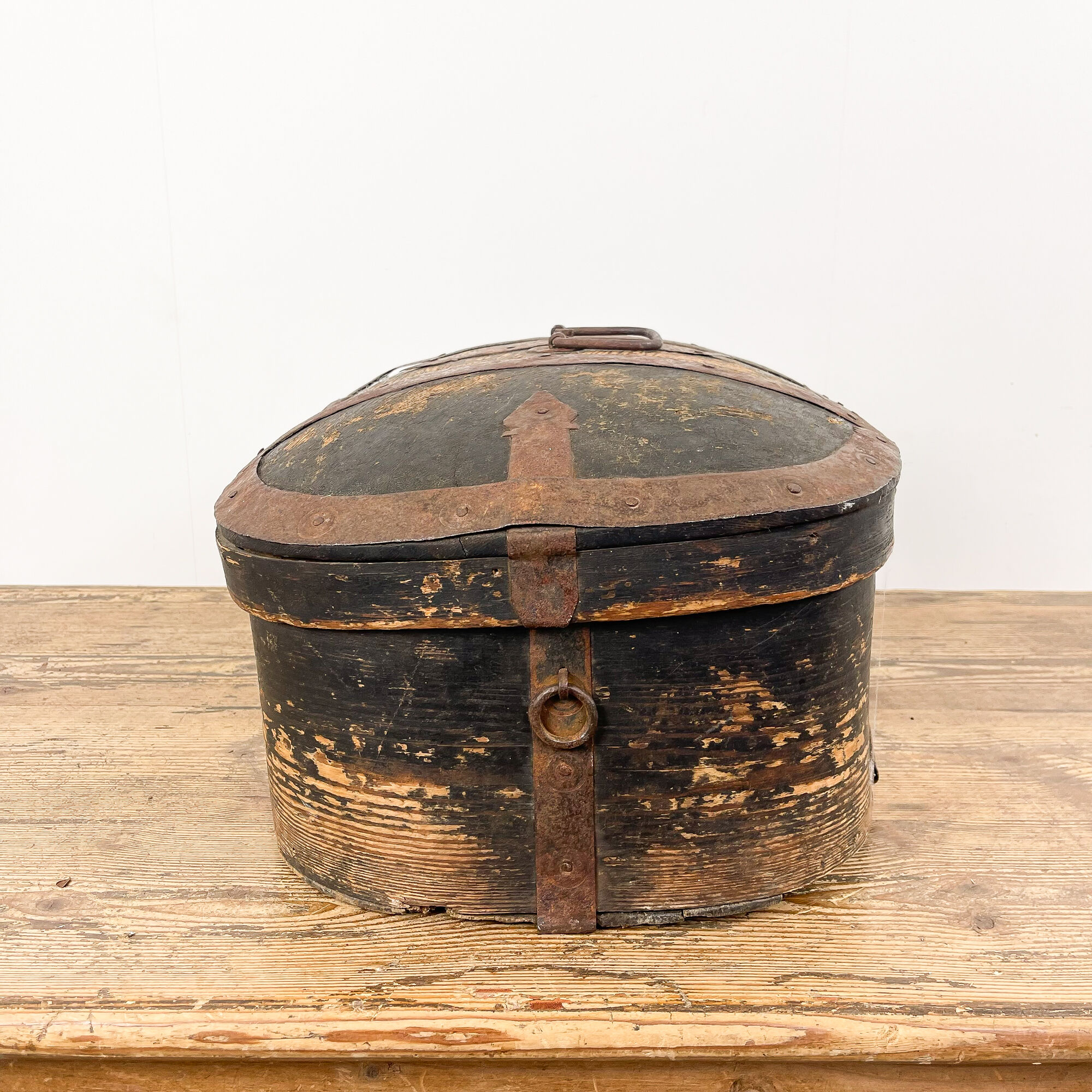 Late 18th century Swedish folkart travel chest