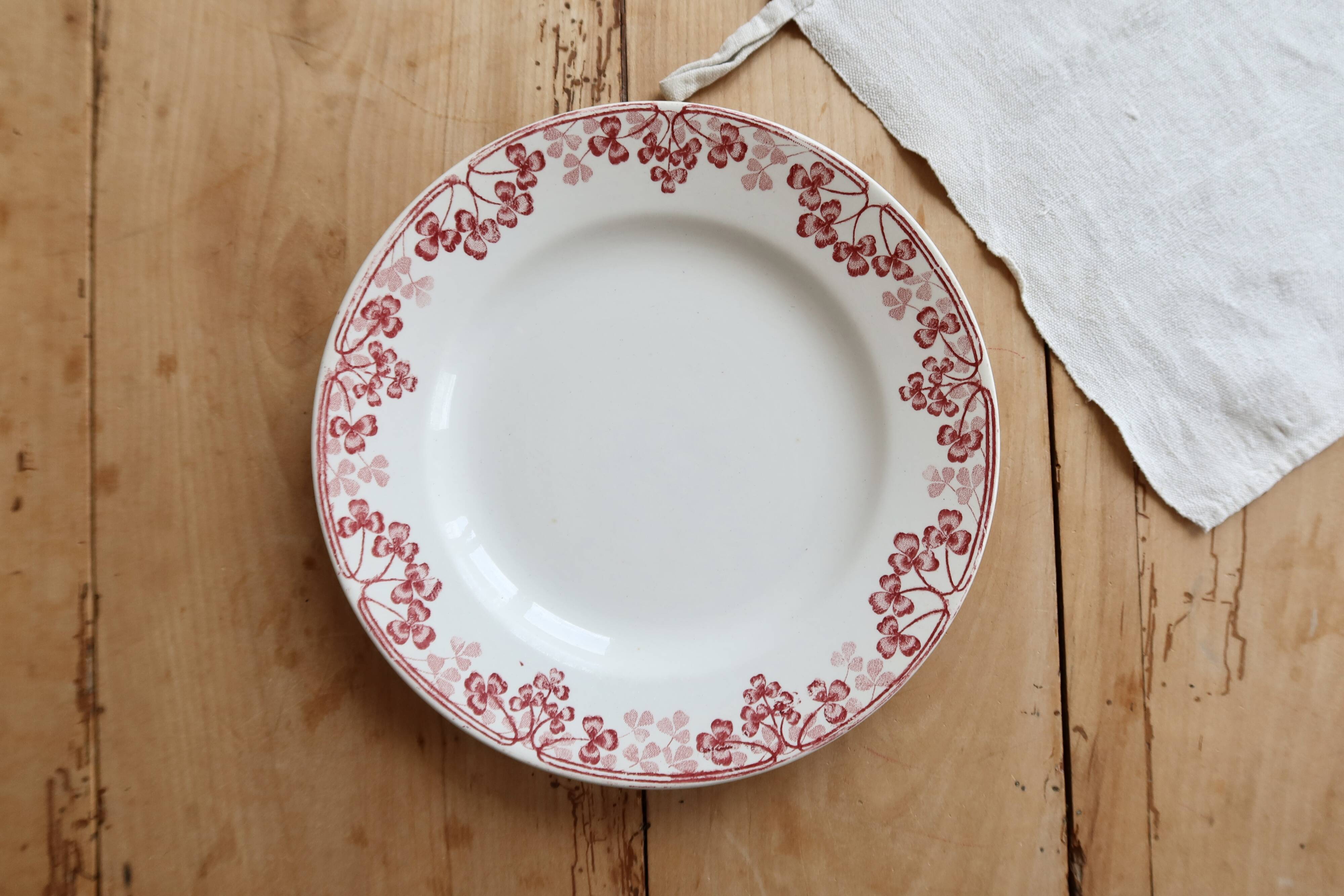 Dessert plate ironstone Sarreguemines U&C model Vichy red