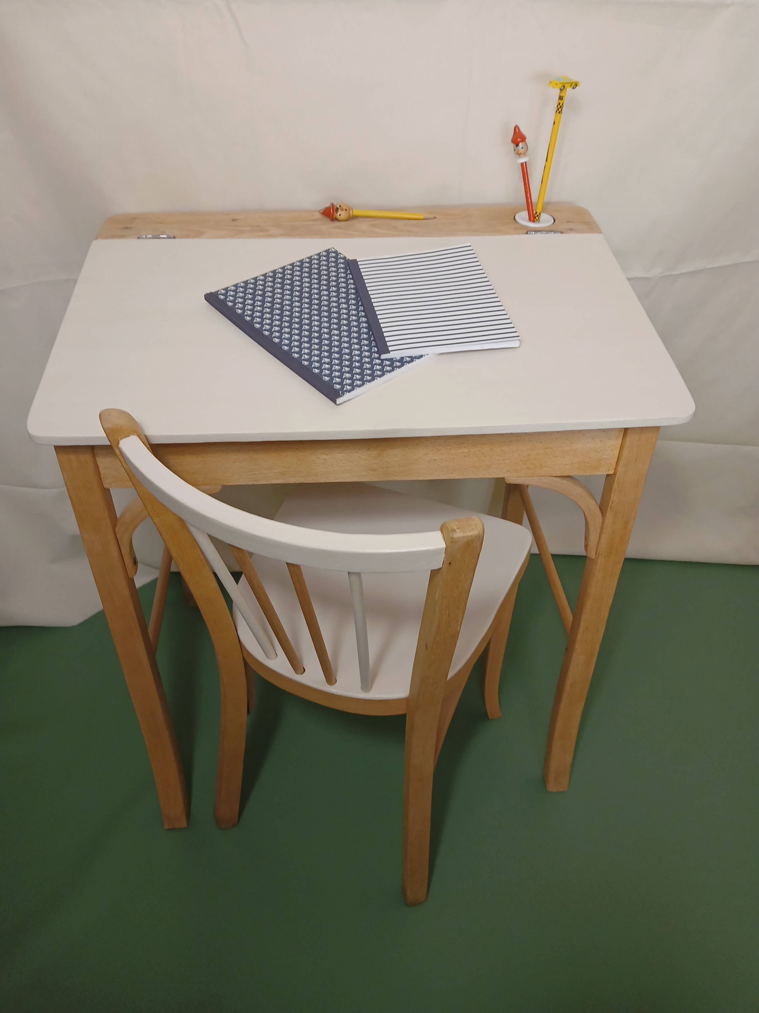 Ensemble bureau et chaise enfant baumann