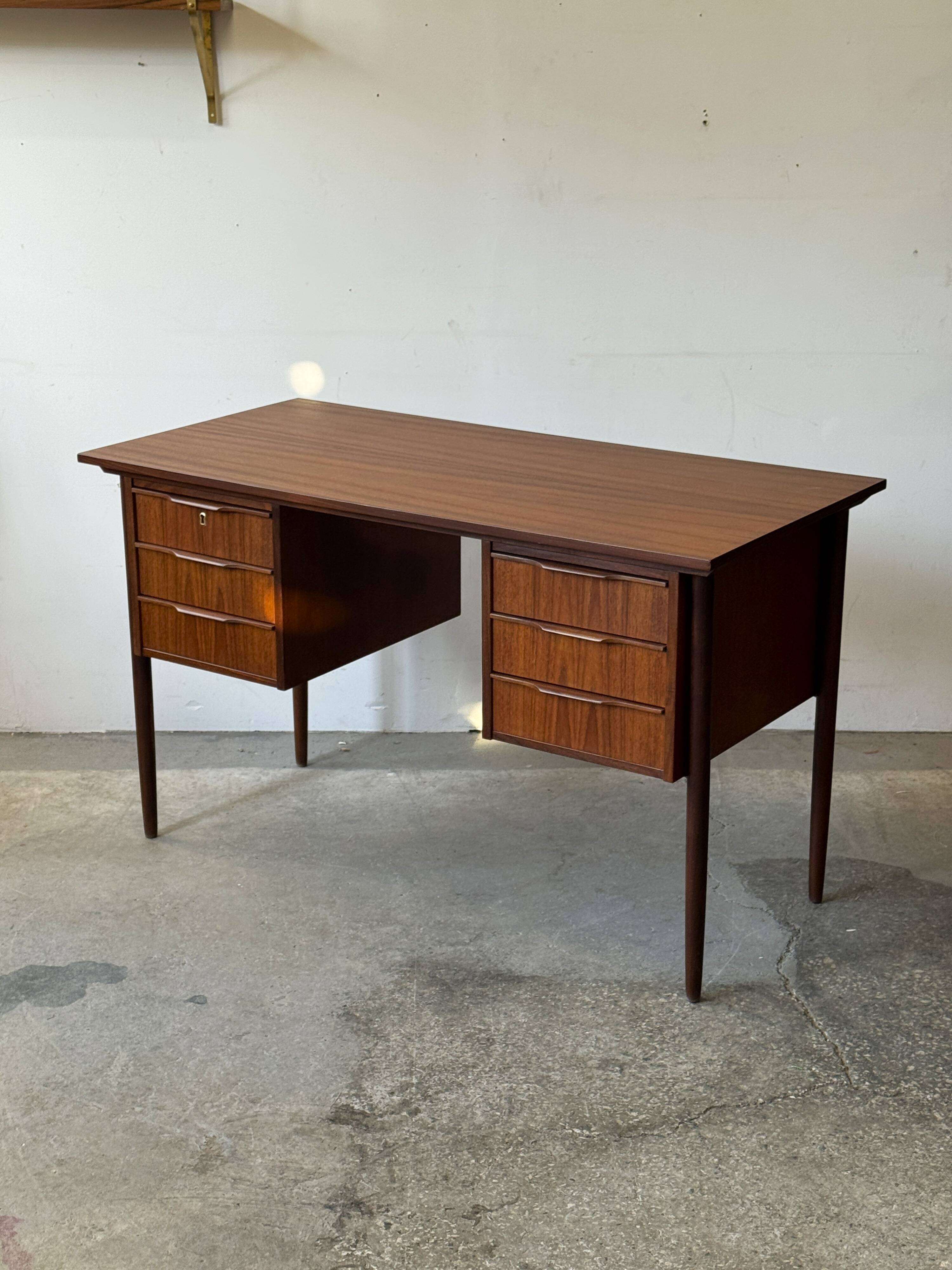 Teak desk, Denmark 60s/70s, vintage, mid-c modern