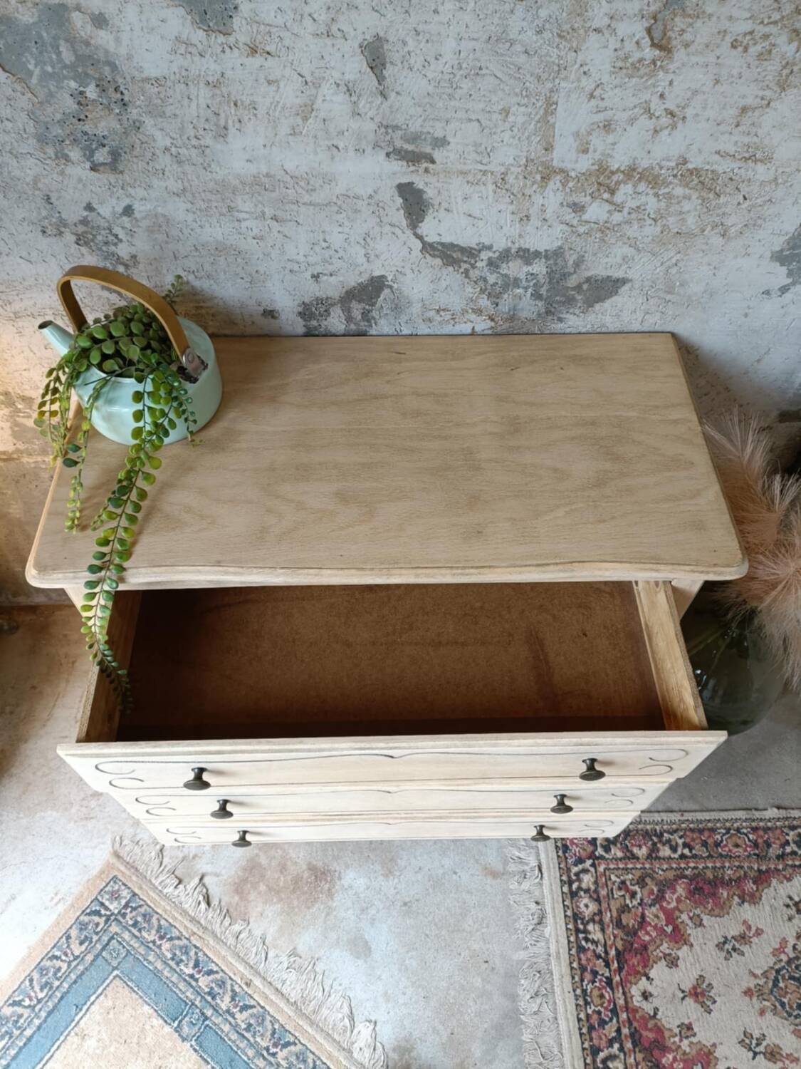 Wooden chest of drawers