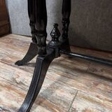 Angleterre XXeme : Grande table en marbre avec piètement laqué noir