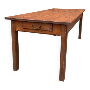 table à ferme avec une - tiroir