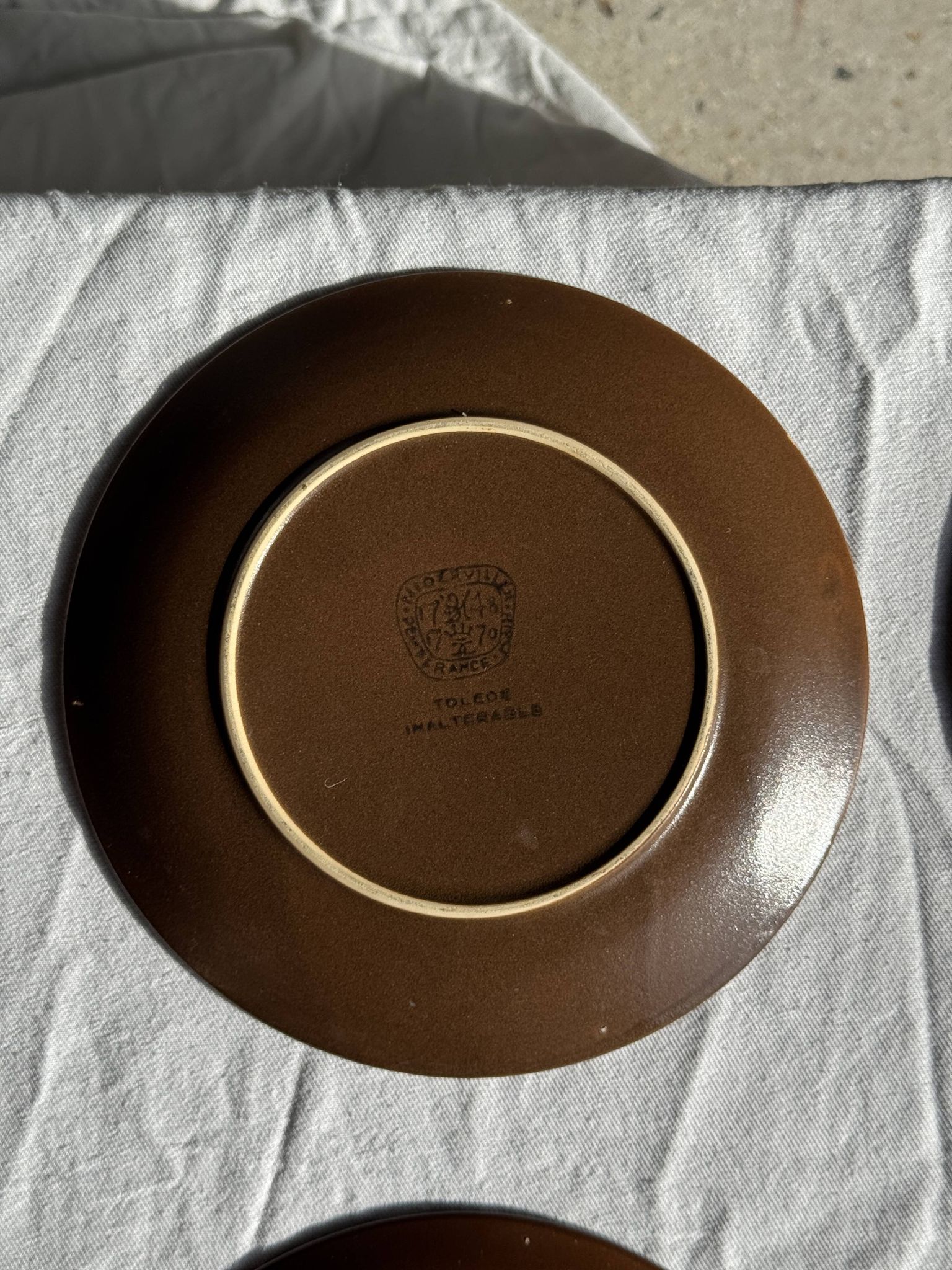 Lot de 6 assiettes à dessert vintage en grès brun