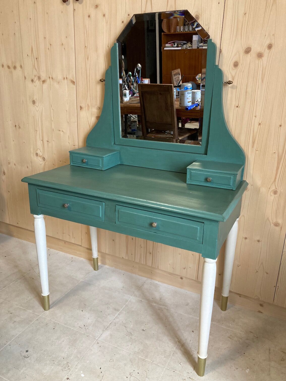 Art Deco hairdresser