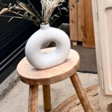 Solid airbrushed tripod stool