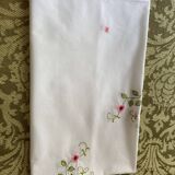 Tablecloth embroidered with colors