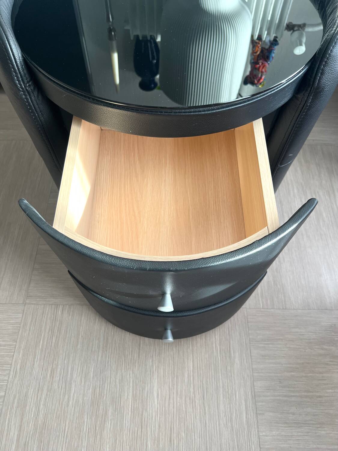 Genuine leather and black glass bedside table Terranova