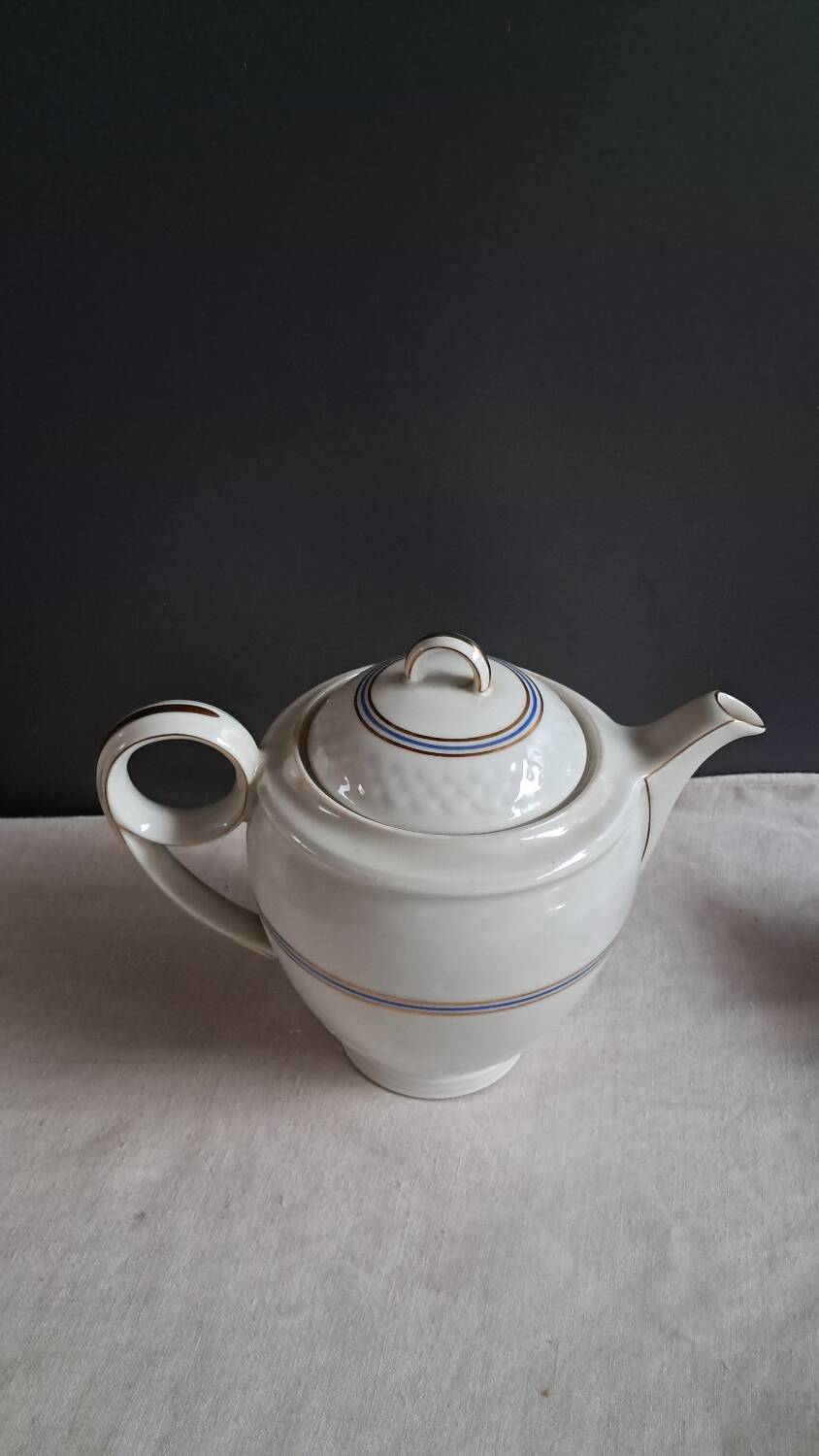 Teapot, sugar bowl, milk jug, jam jar.