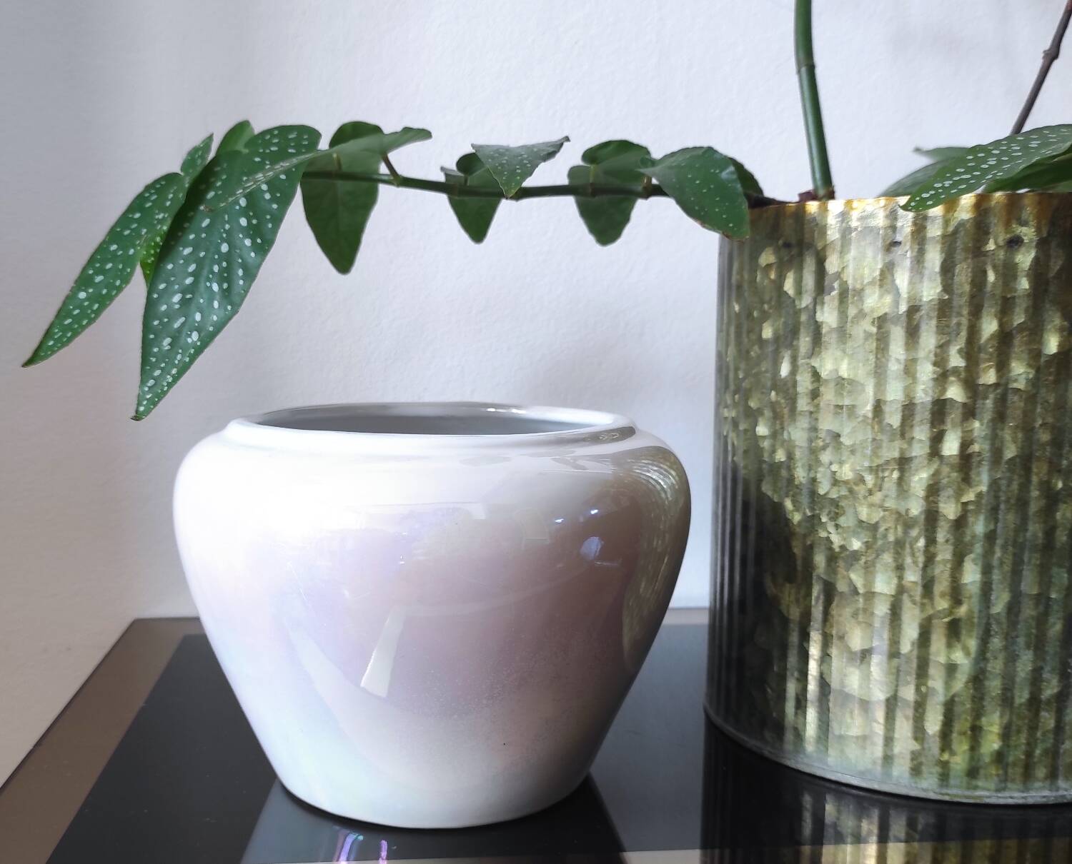 Vintage Iridescent Pearlescent Ceramic Ball Vase – 1970s/80s