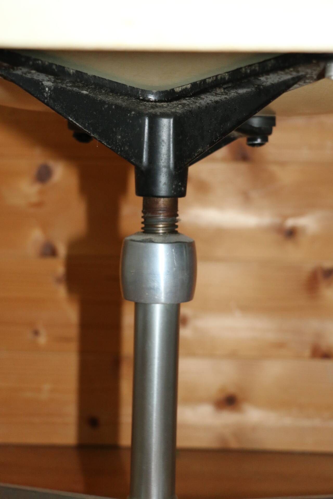 EAMES shell armchair white Herman Miller