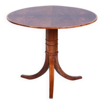 Table basse Biedermeier en noyer, Autriche, années 1830