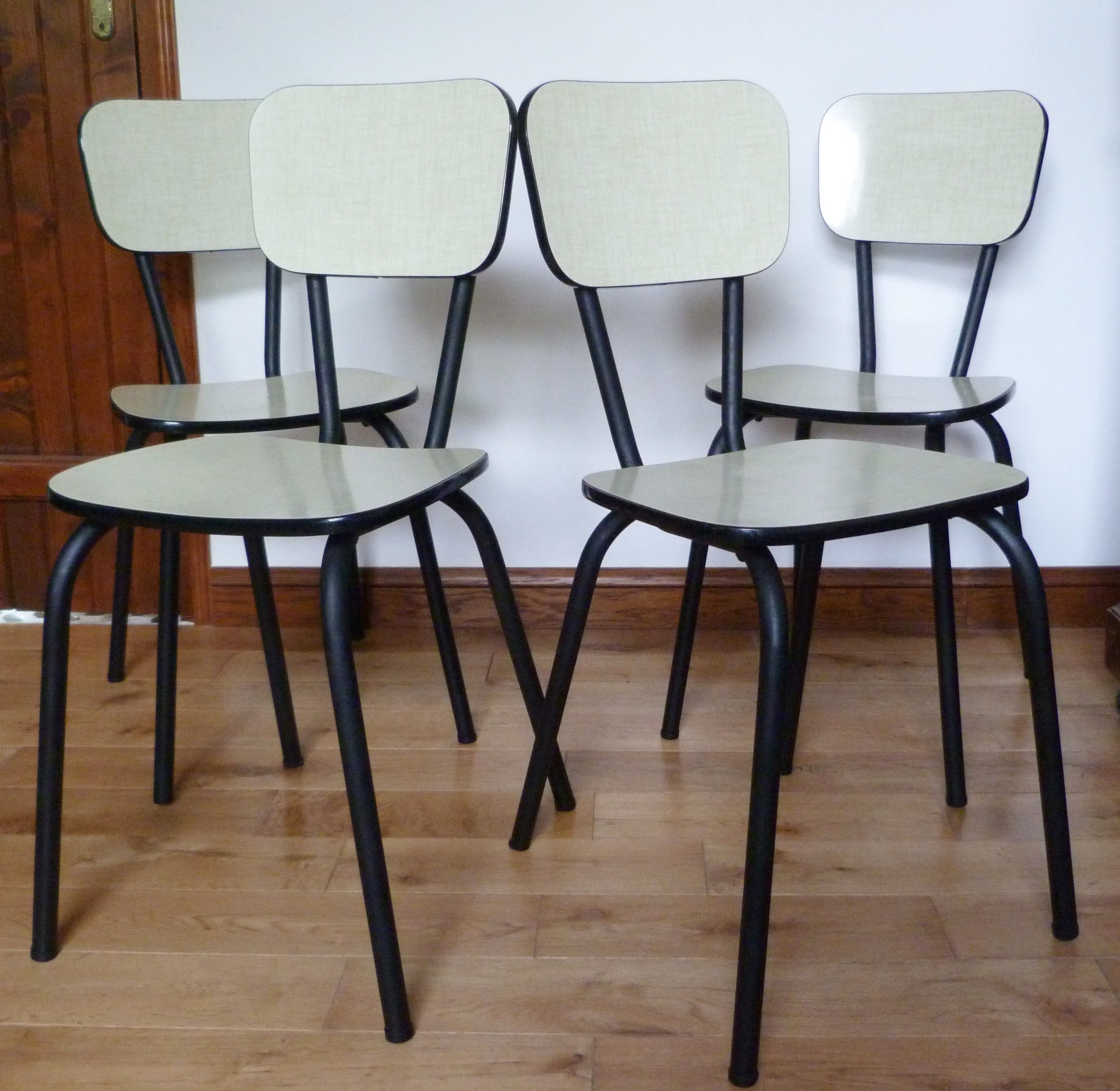 Suite de 4 chaises, années 60/70