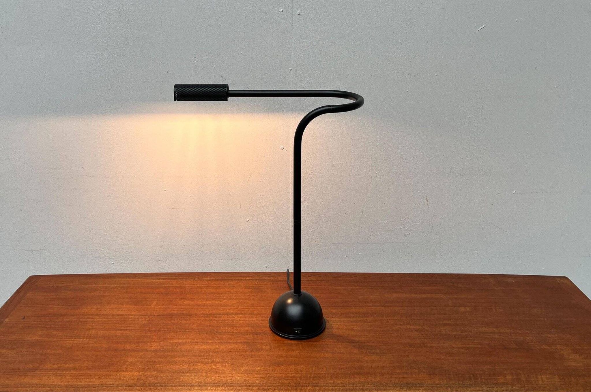 Lampe de table modèle Stringa postmoderne par Hans Ansems pour Luxo, années 1980