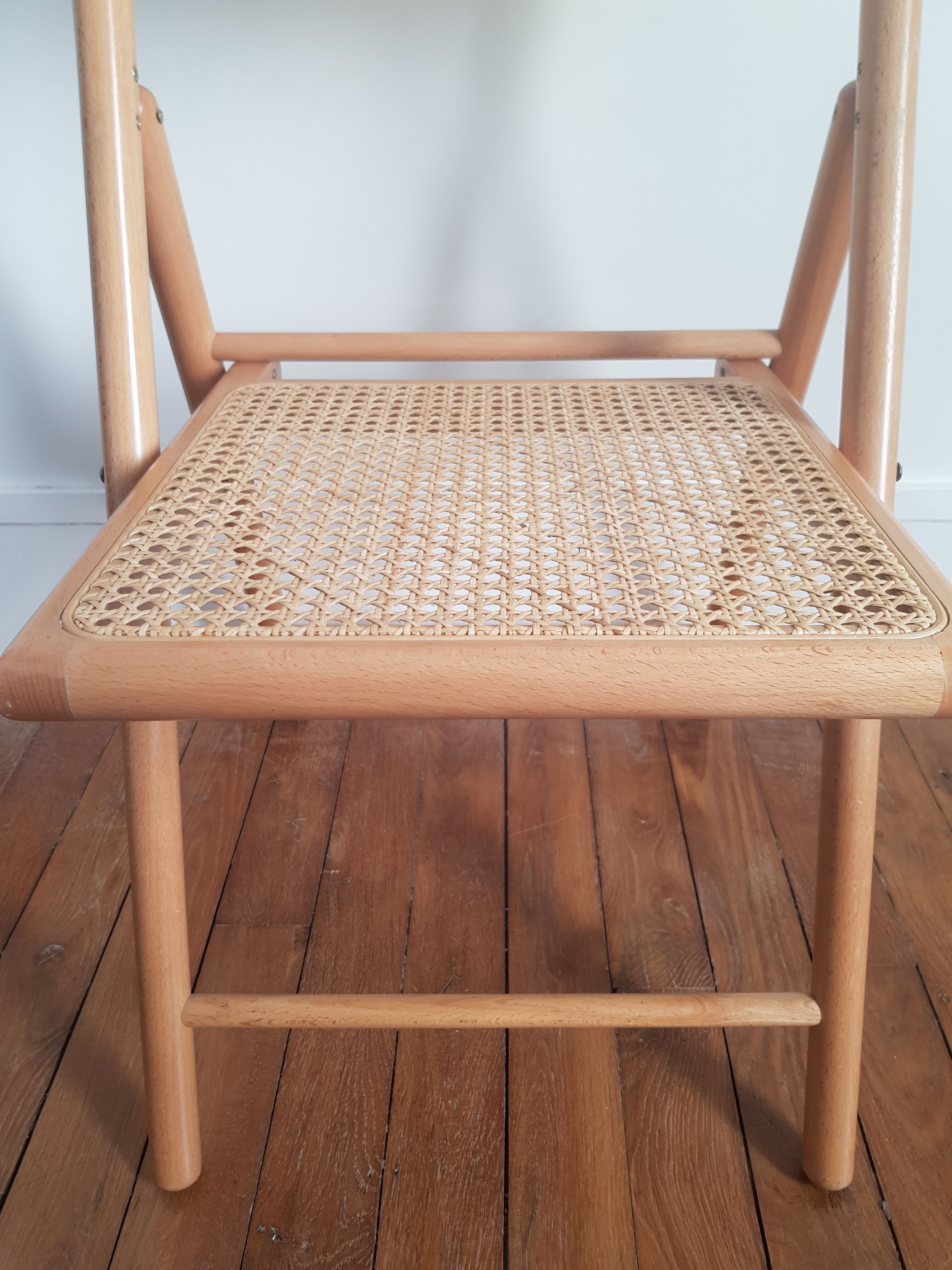 Cannee folding chair