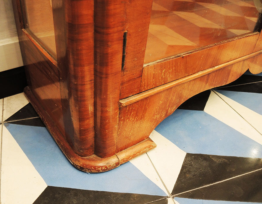 Old art deco 2-door showcase