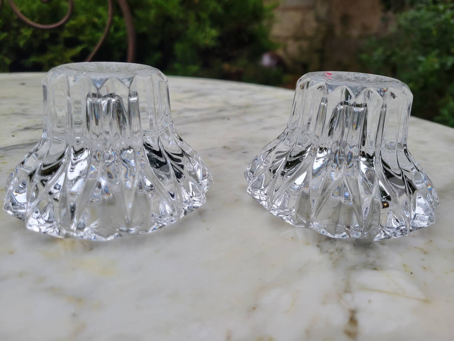 Paire de bougeoirs en cristal