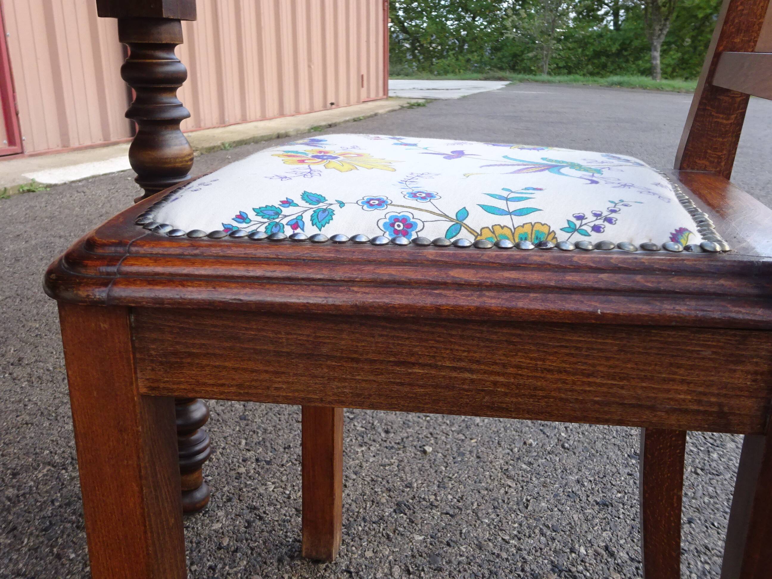 Art Deco chairs, Robur, both.