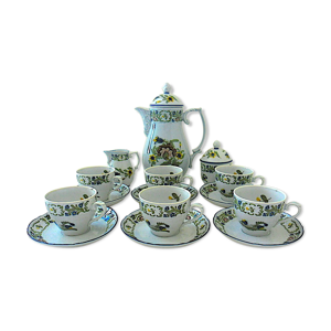 Service à café composé en porcelaine