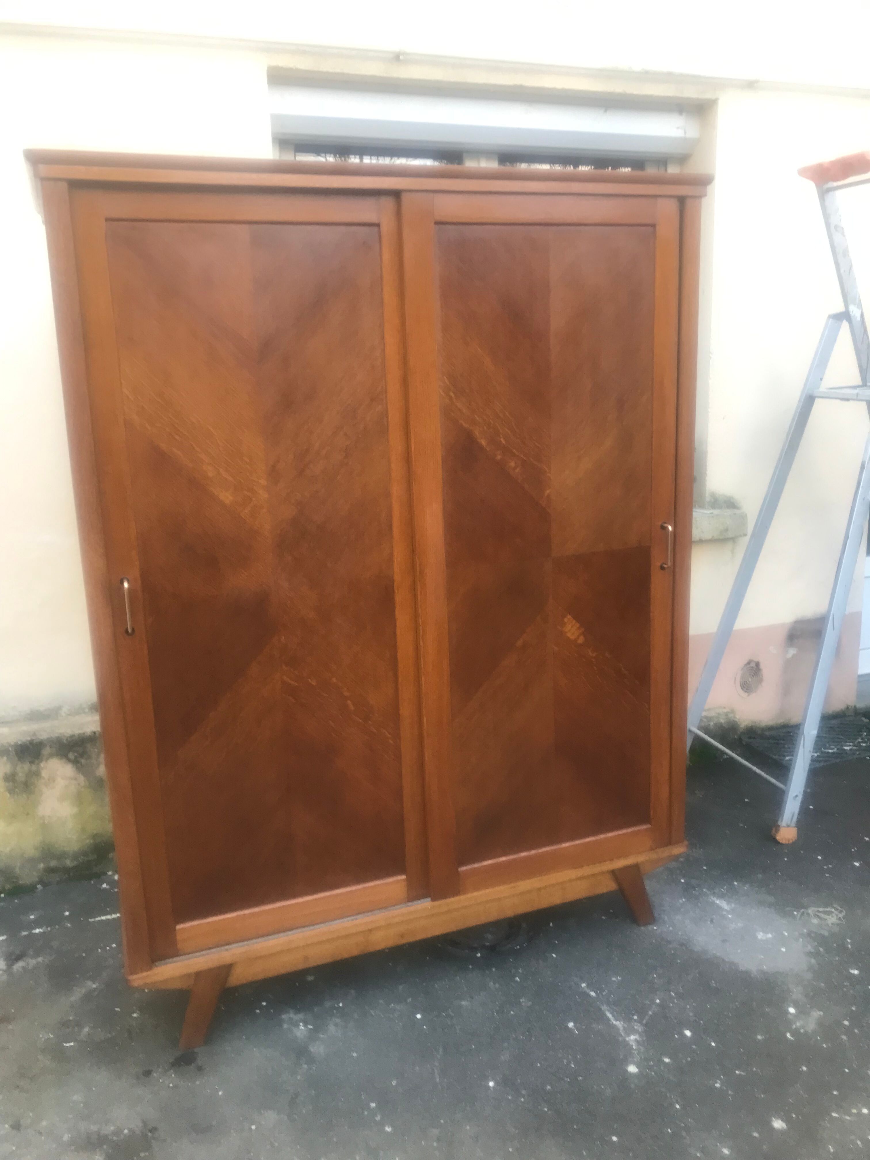 Wardrobe wardrobe compass feet