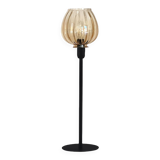 Lampe à poser réalisée avec le globe d'une suspension ancienne en verre strié et doré