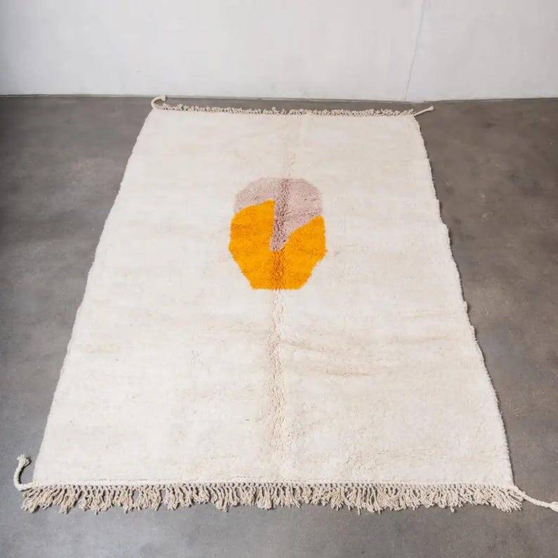 Traditional handwoven Berber rug, size 150 x 250 cm
