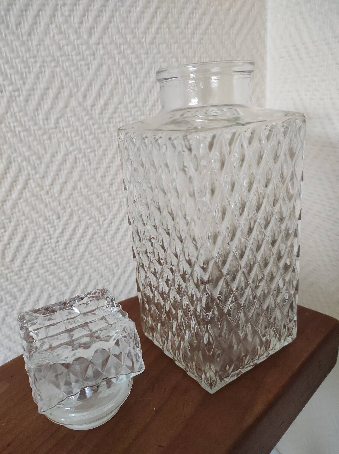 Glass whiskey decanter