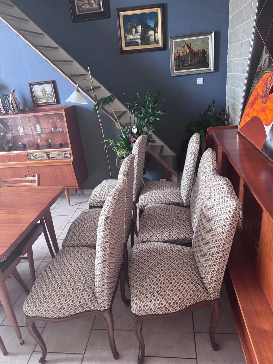 6 chaises Louis XV – tapisserie traditionnelle à ressorts – bois massi