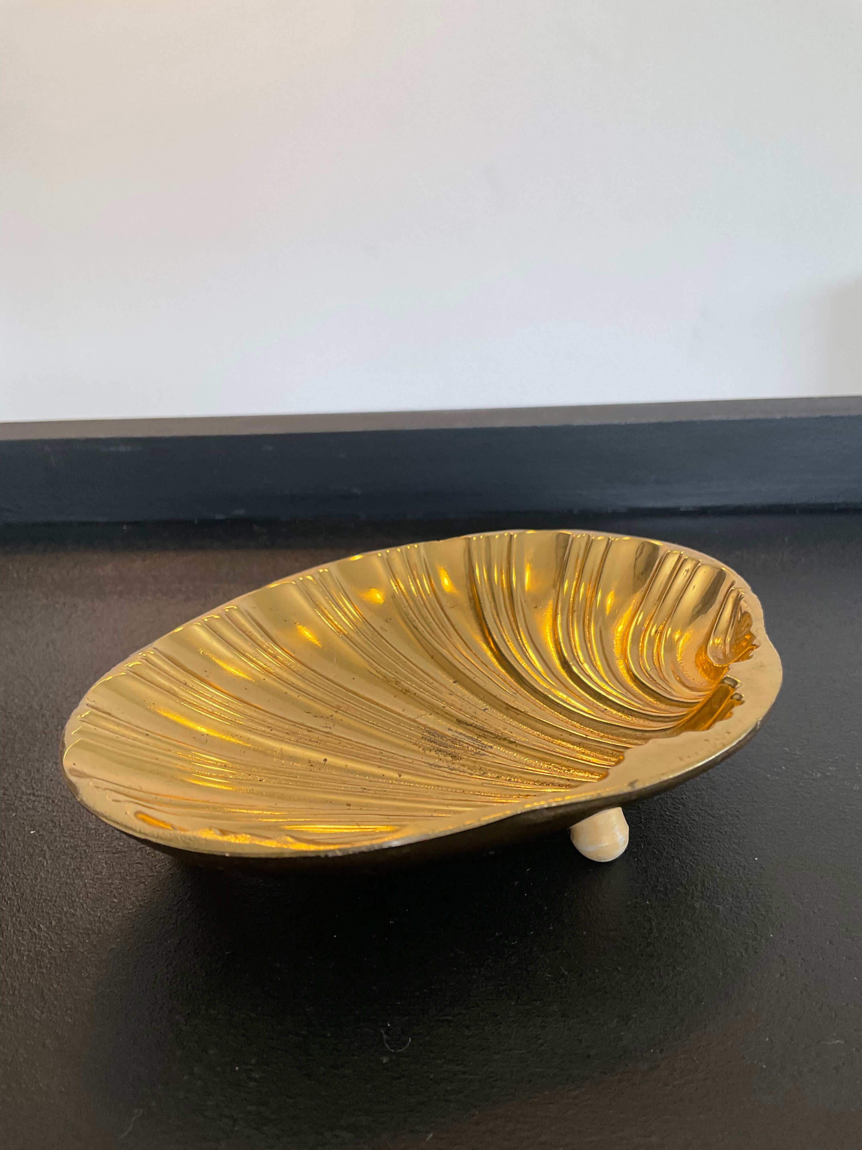 Empty bronze shell pocket 60s-70s