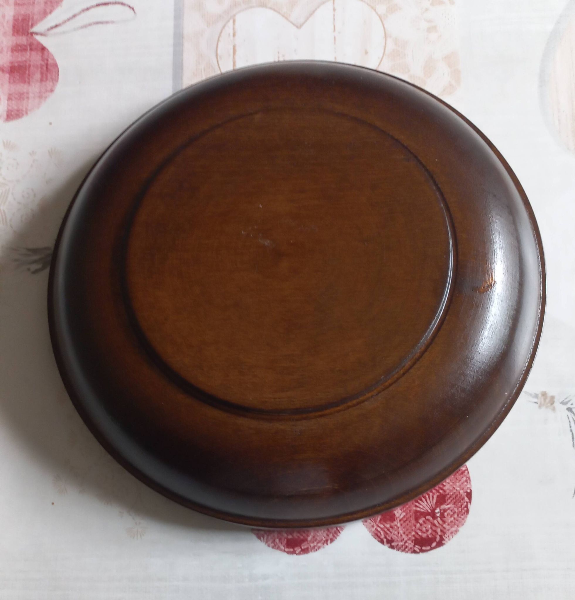 Assiette sculptée en bois