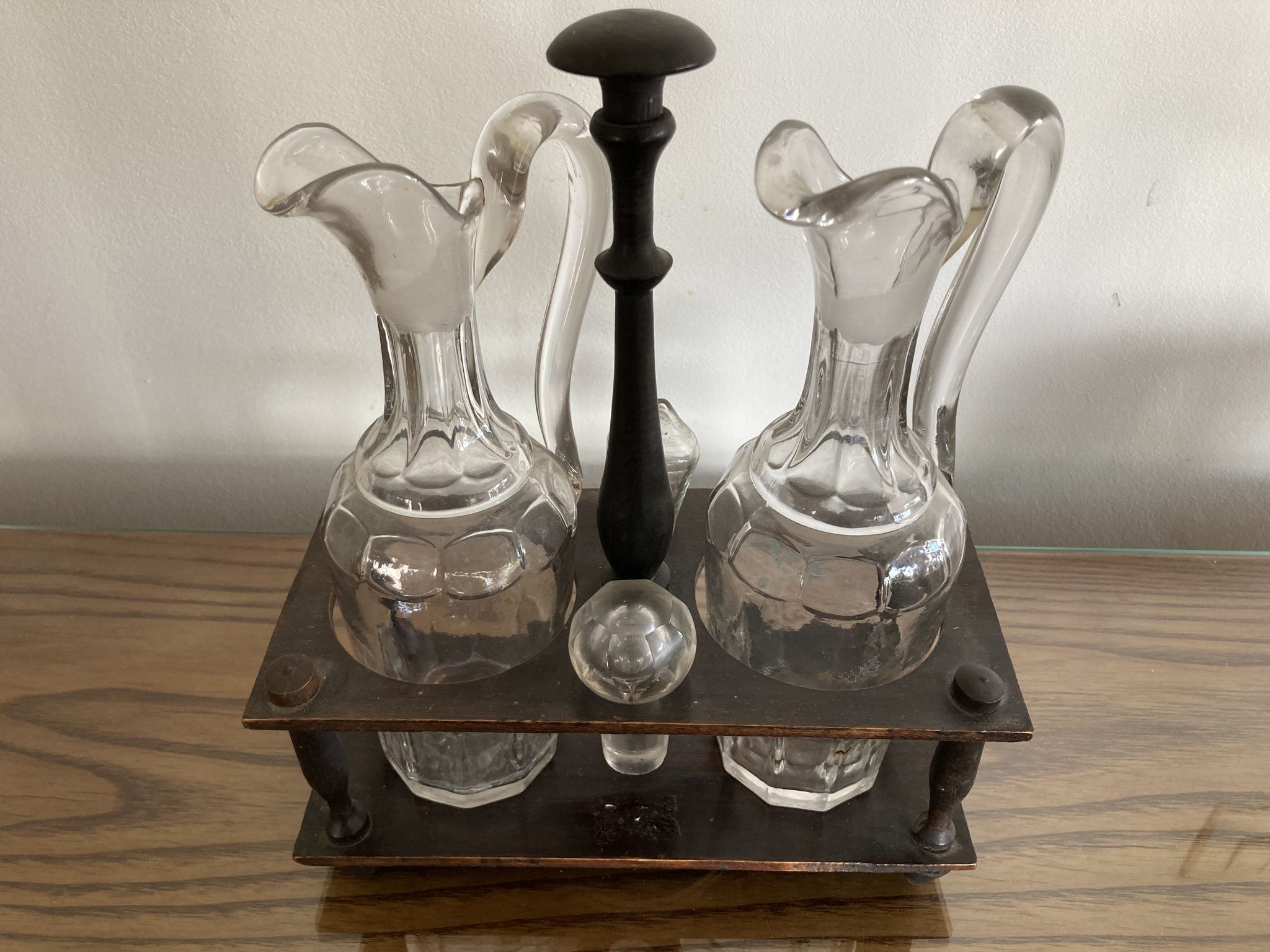 Servant oil and vinegar