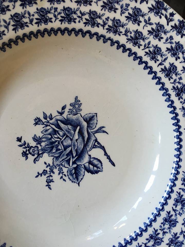 Six soup plates don't match in red and blue.