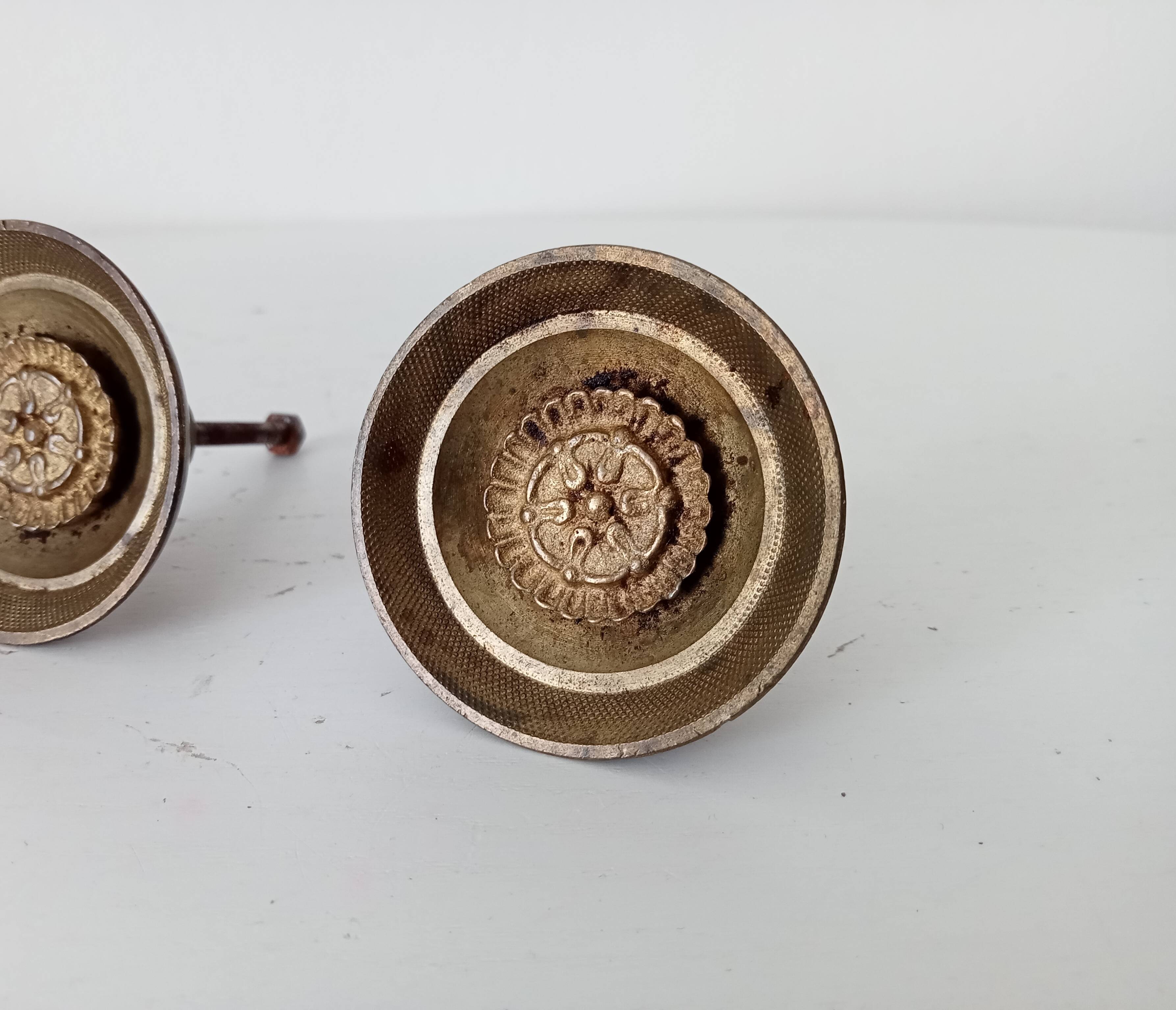 Pair of antique Empire furniture knobs from the 19th century in solid bronze.