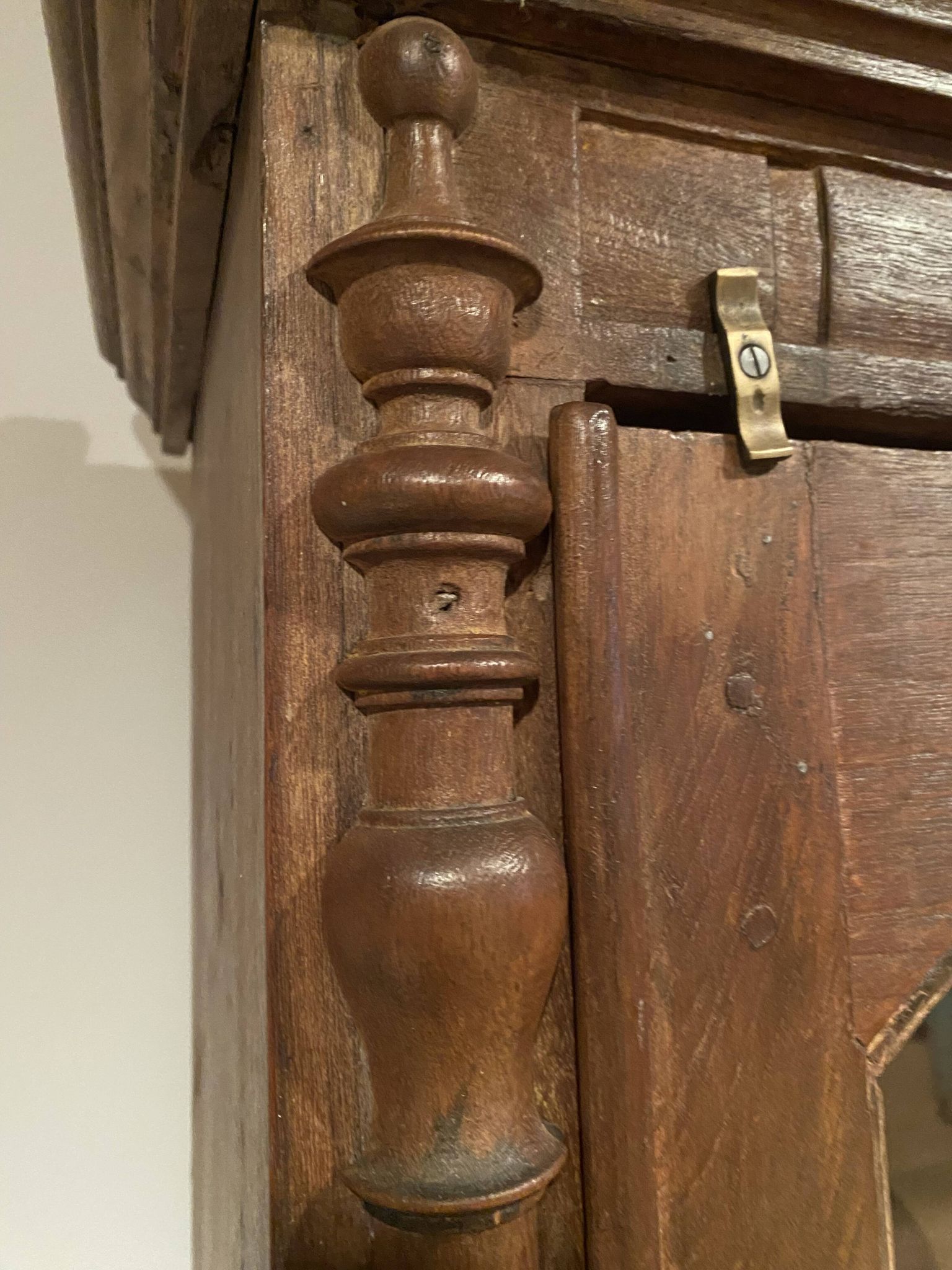 Vitrine de style colonial  en teck