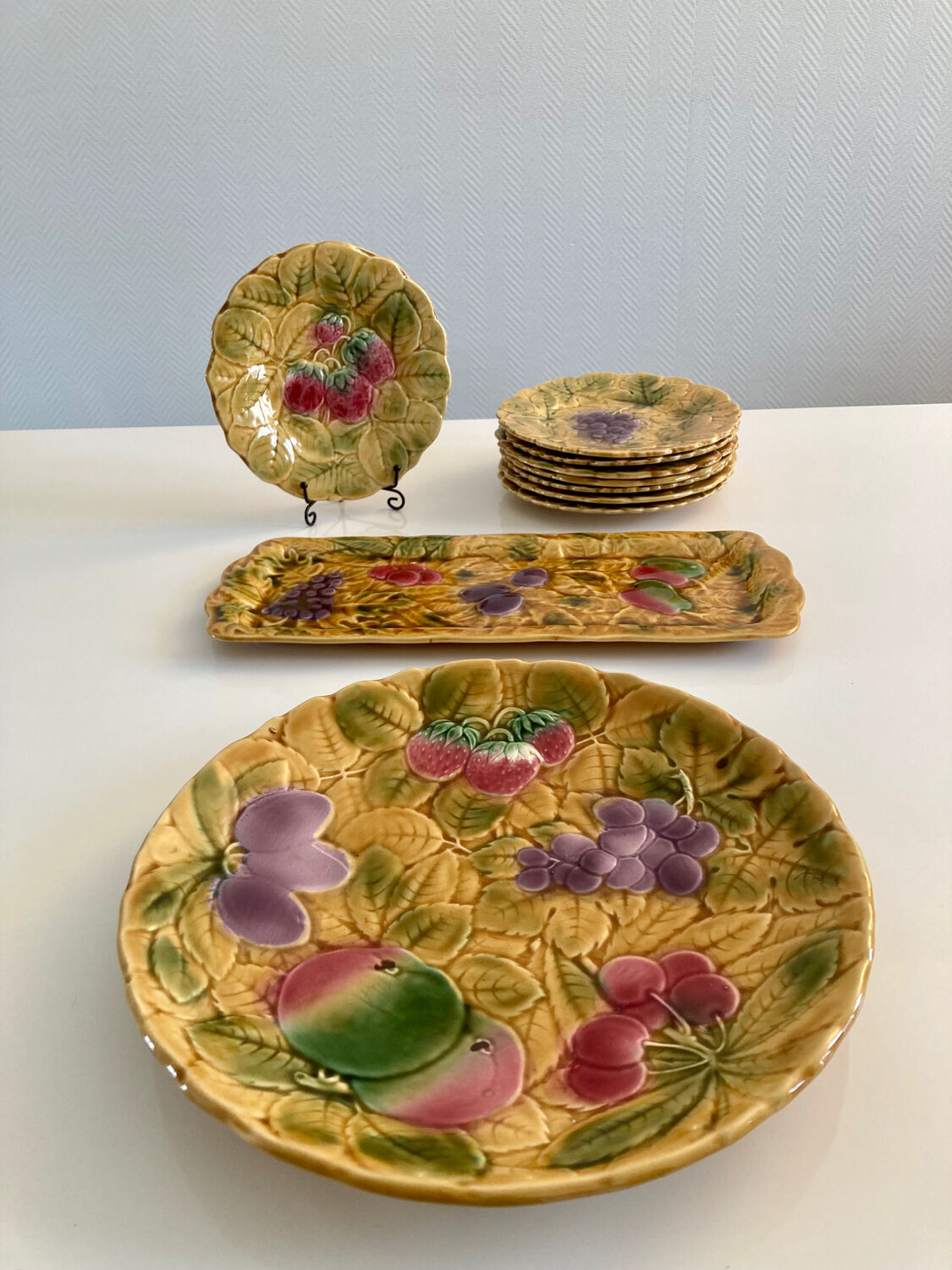 Barbotines: Ceramic dessert service from Sarreguemines.