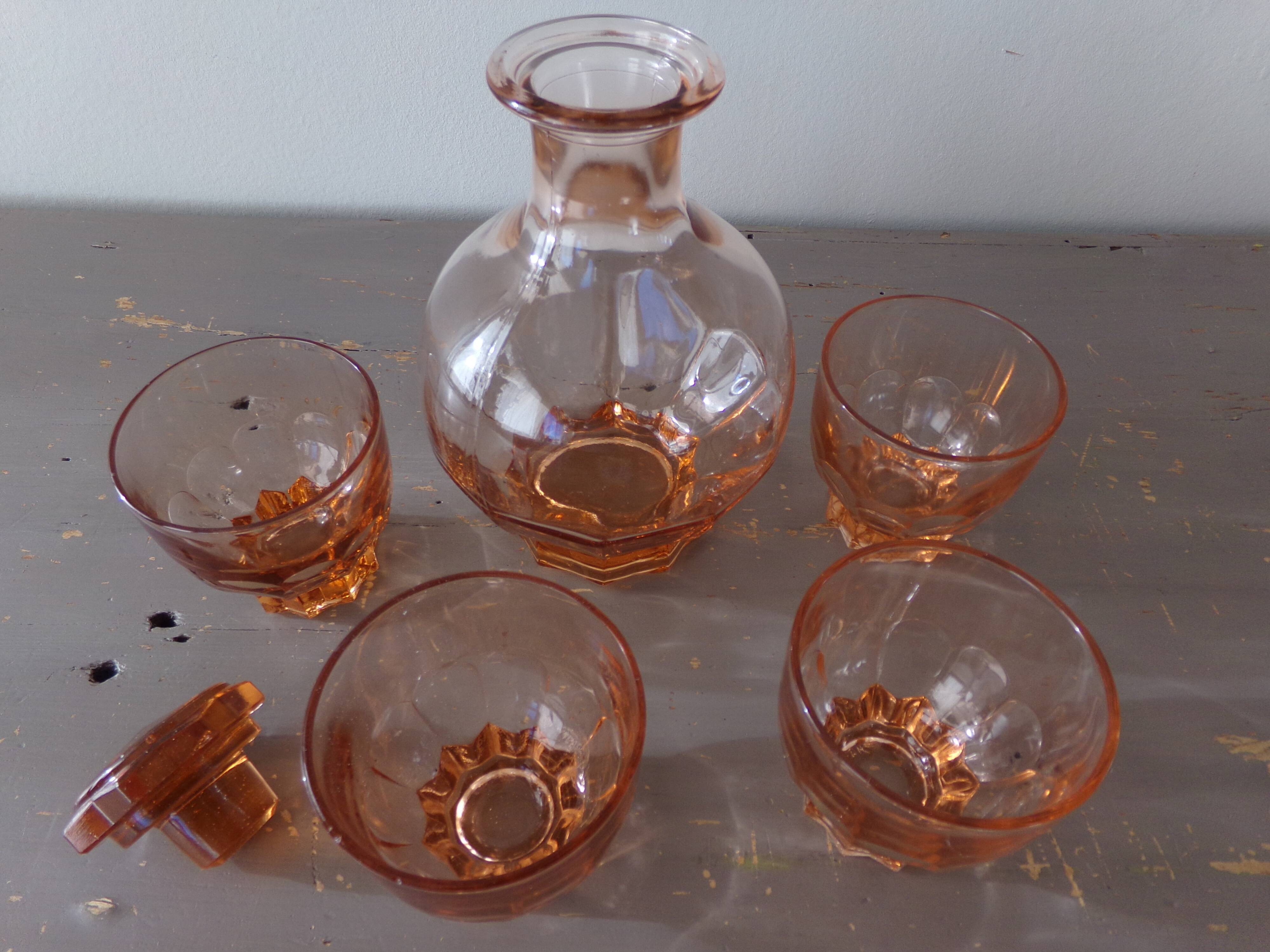 Art Deco carafe and its 4 glasses