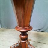 Octagonal tray worker