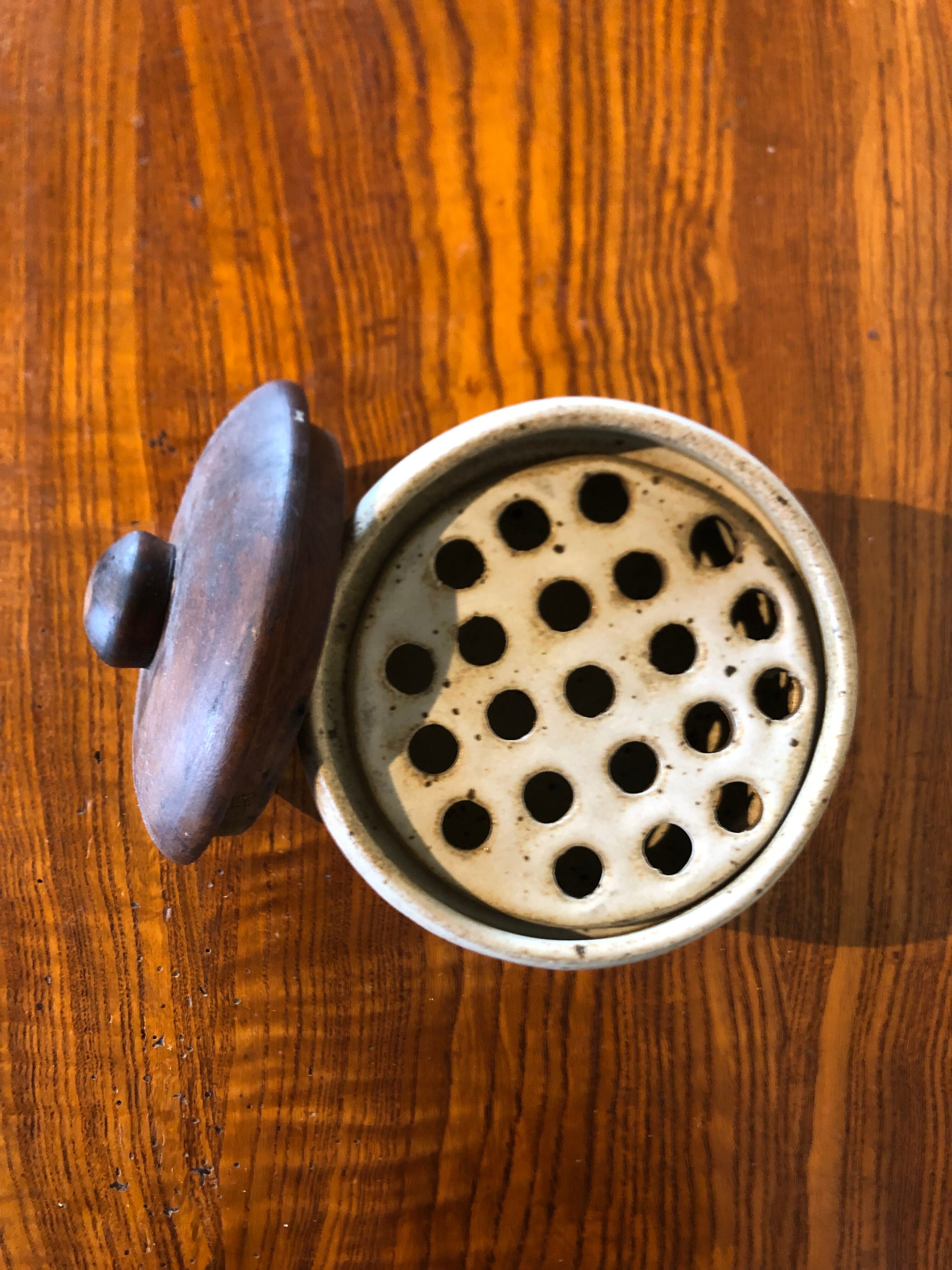 Ceramic picflower vase